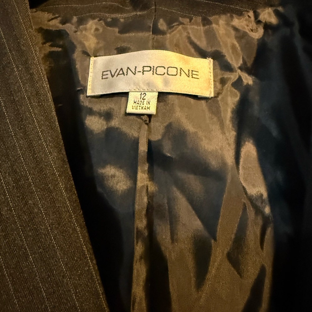 Classic Evan-Picone Woman’s Pinstripe Suit Size 12 - Picture 9 of 10